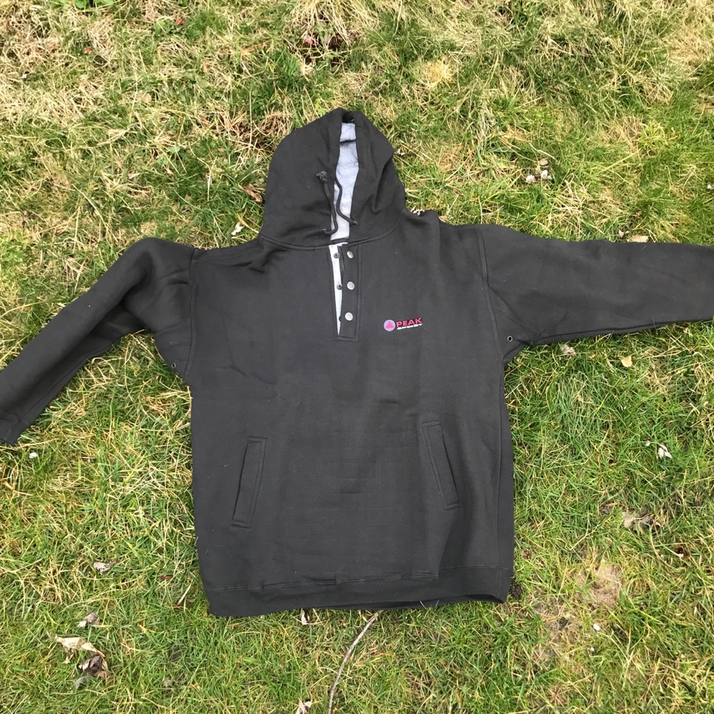 Peak Sport quarter zip with hood and buttons